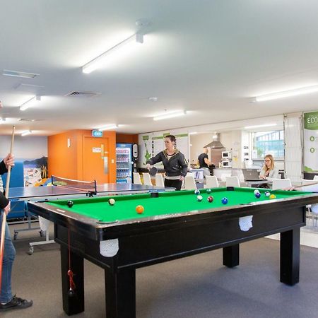 City Lodge Accommodation Auckland Exterior foto A pool table in an office
