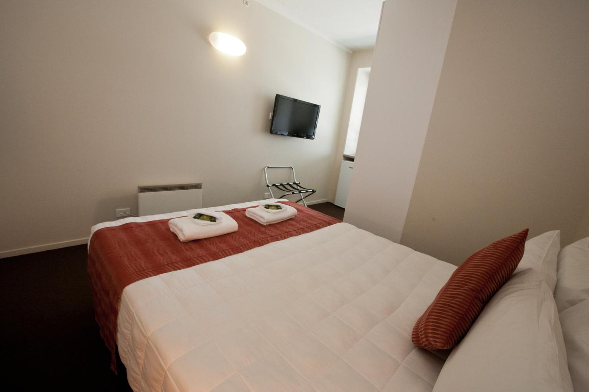 City Lodge Accommodation Auckland Exterior foto A room at the hotel