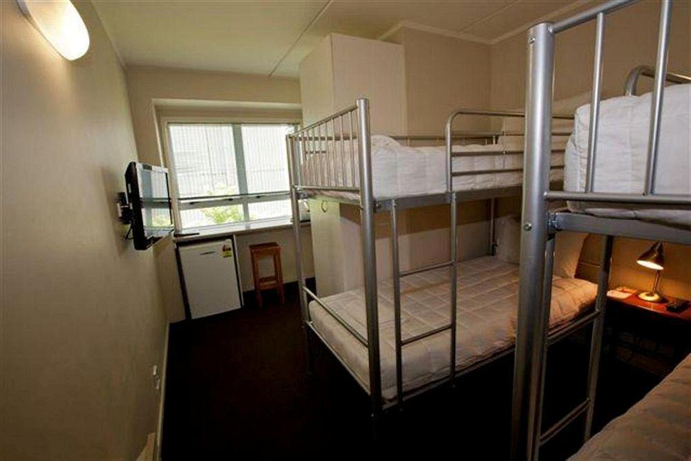City Lodge Accommodation Auckland Exterior foto A typical room at a capsule hotel