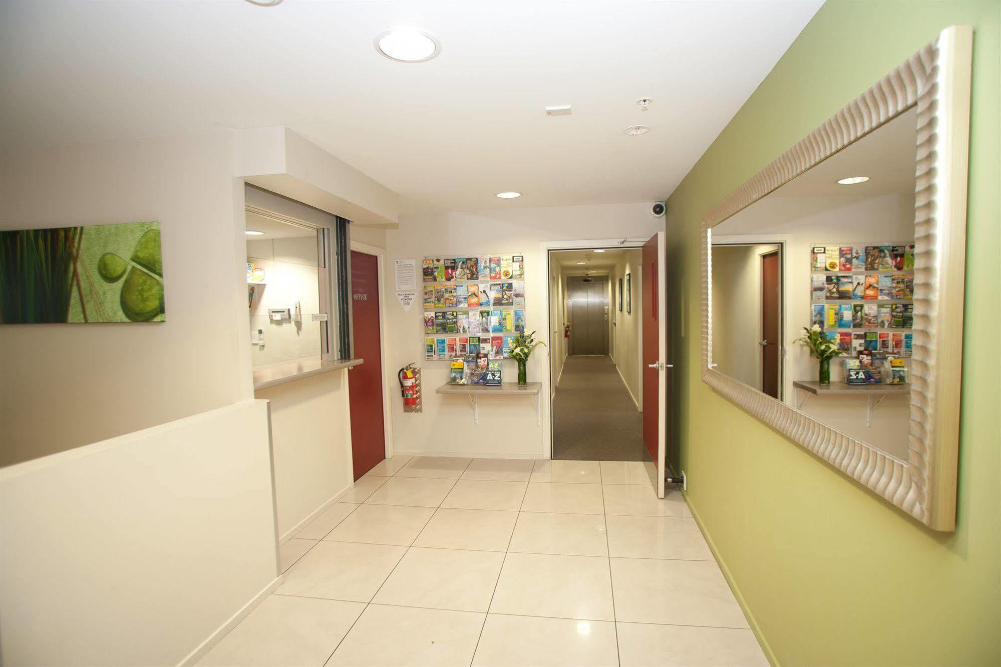 City Lodge Accommodation Auckland Exterior foto Interior of the hotel