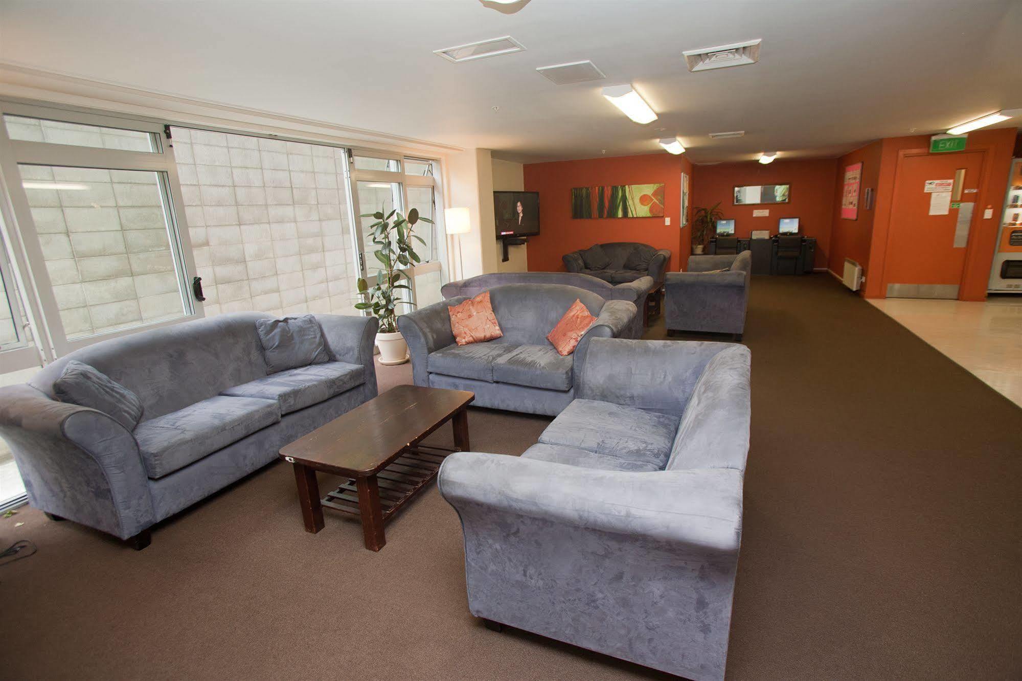 City Lodge Accommodation Auckland Exterior foto The common room at the University of New England