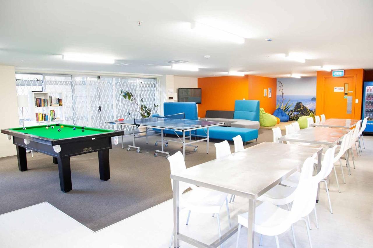 City Lodge Accommodation Auckland Exterior foto The common room at the University of Tasmania's New College