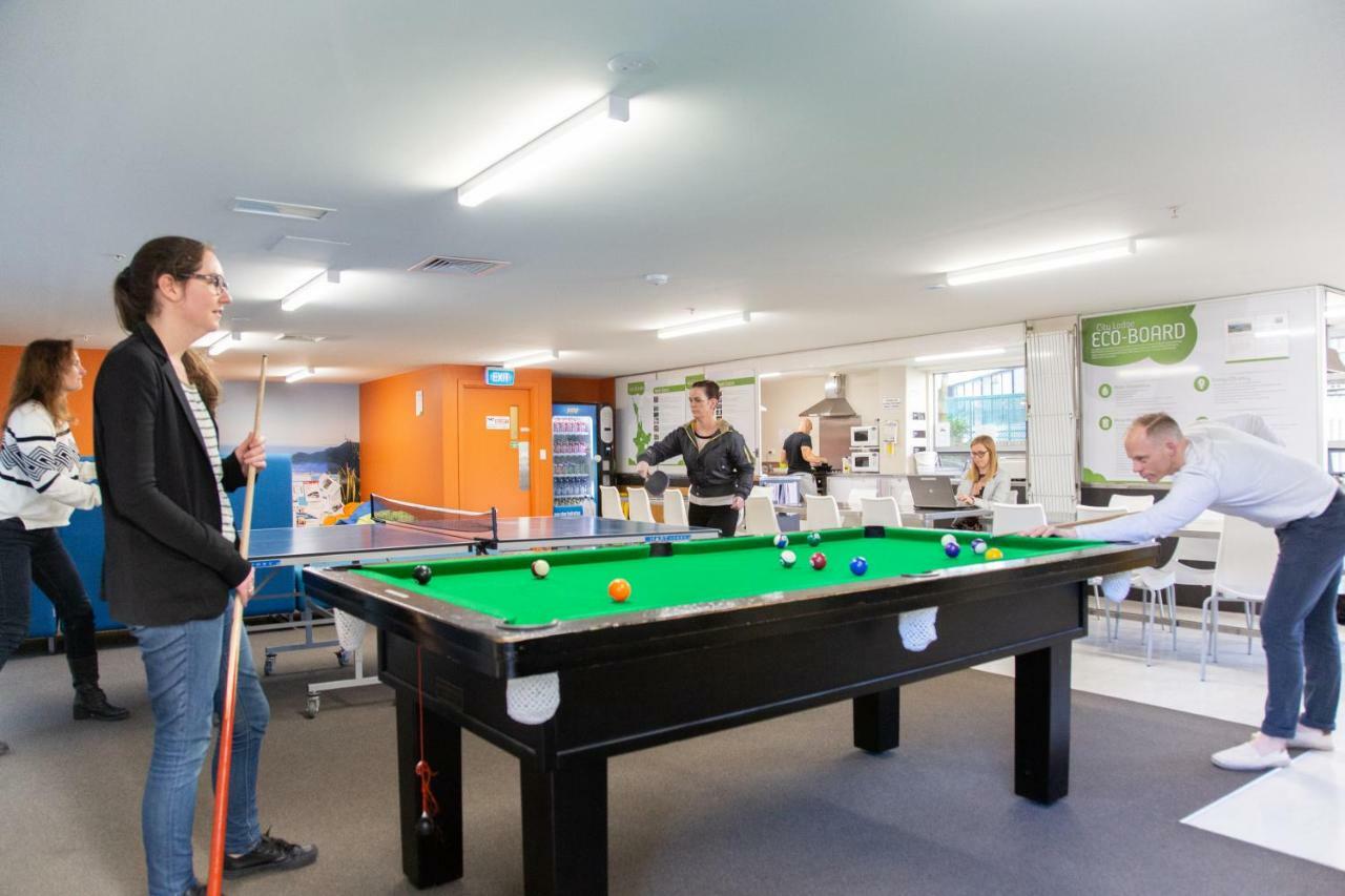 City Lodge Accommodation Auckland Exterior foto A pool table in an office